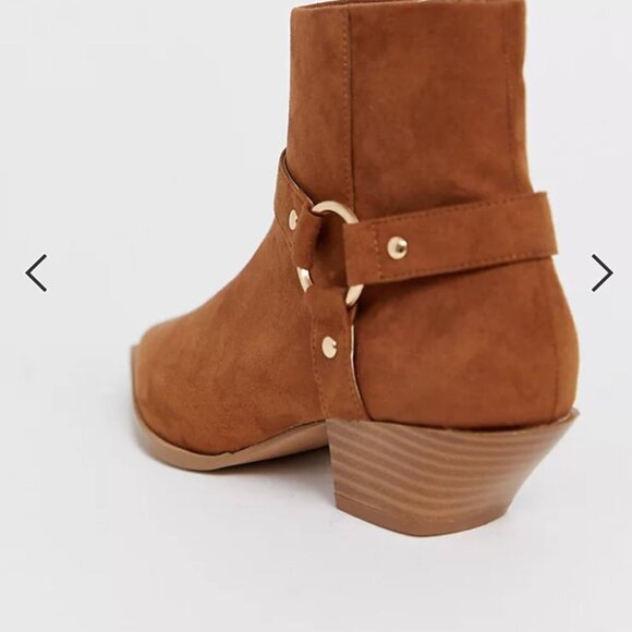 ASOS DESIGN Wide Fit Aidan harness western cowboy cowgirl boots in tan 6 - Picture 5 of 8